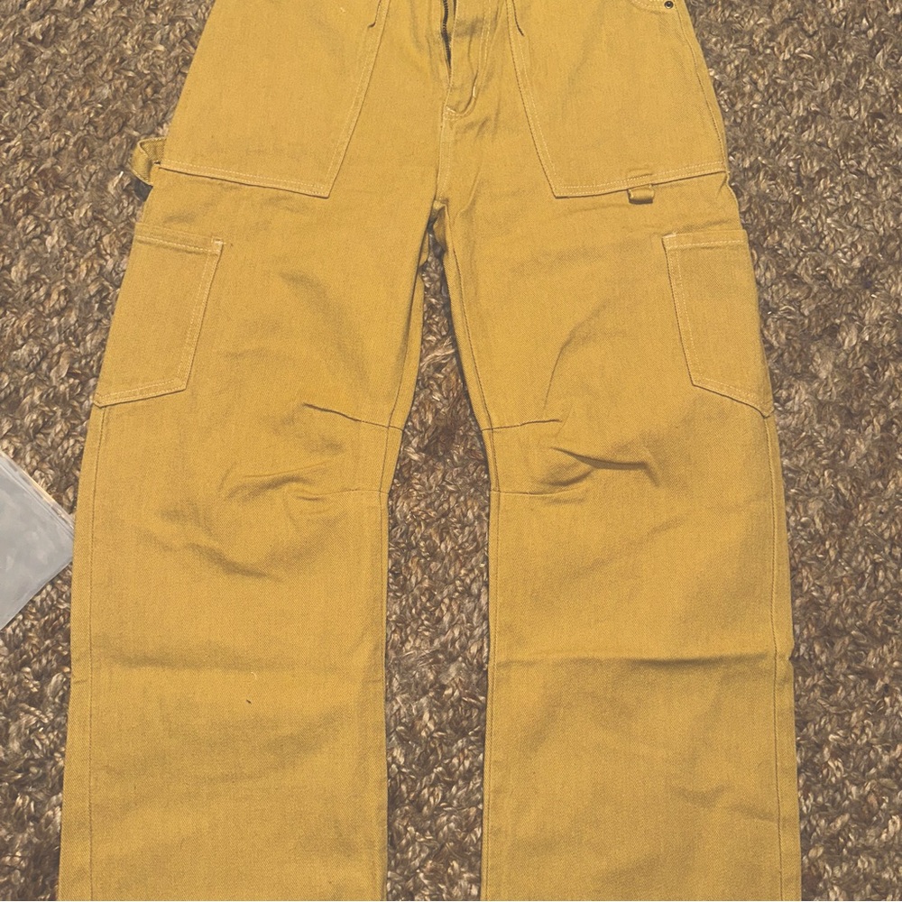 Lioness cargo pants 💛